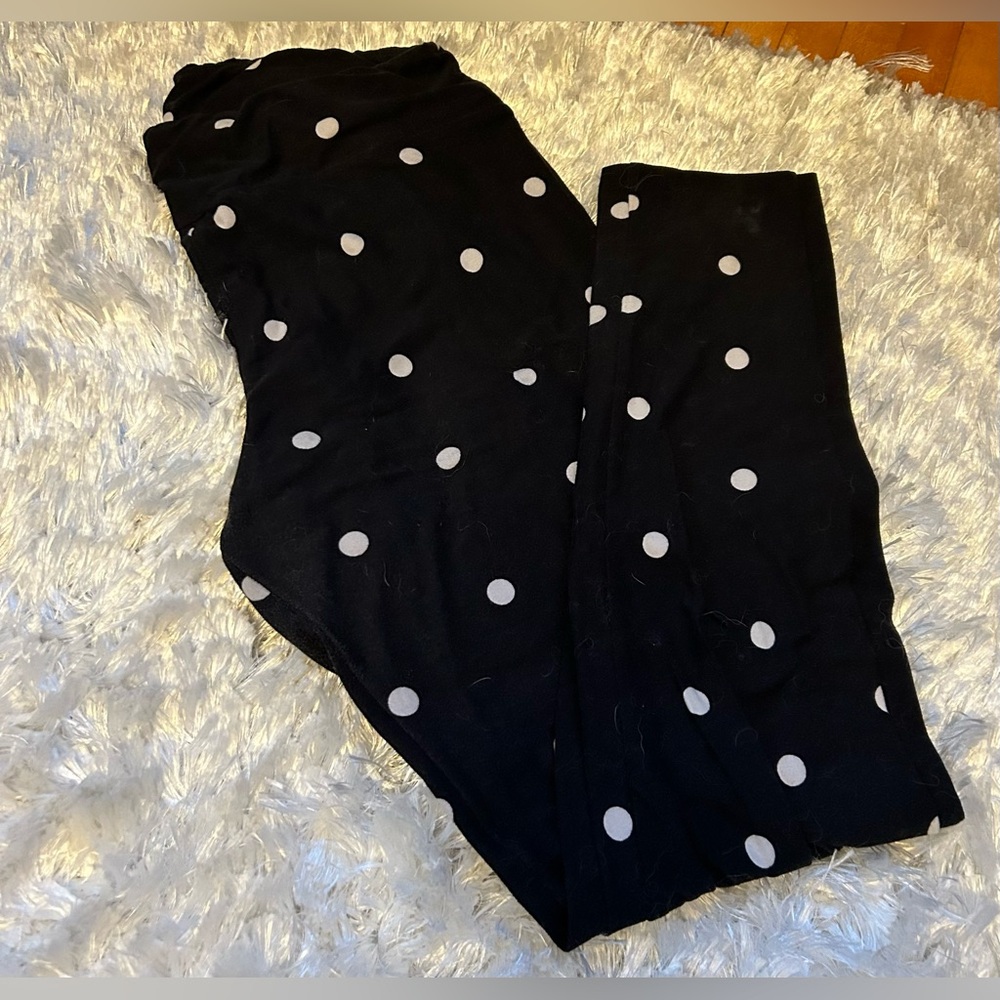 Black and white polkadot pair of LuLaRoe leggings!  Size Tall and Curvy.  TC.